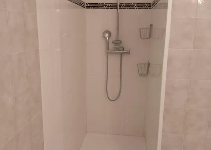 2 Personnes A Gard Calvisson